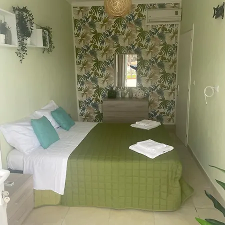 Πανσιόν Marechiaro Pool & Restaurant 3*