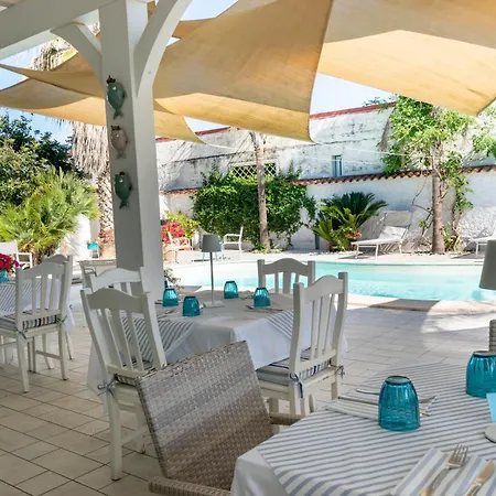 Marechiaro Pool & Restaurant بيت ضيافة بييسْتوم