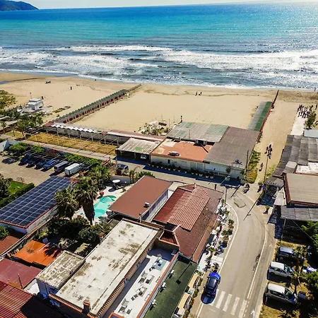 Marechiaro Pool & Restaurant بييسْتوم