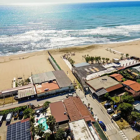 بيت ضيافة Marechiaro Pool & Restaurant بييسْتوم