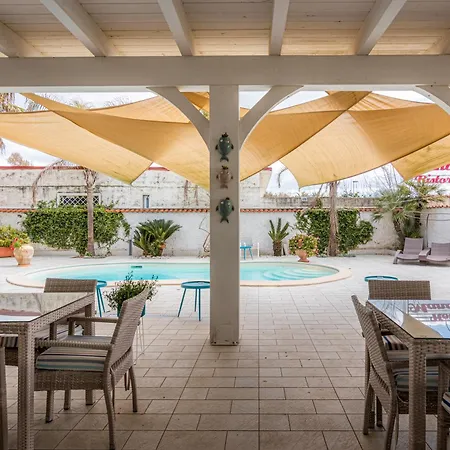 بيت ضيافة Marechiaro Pool & Restaurant 3*
